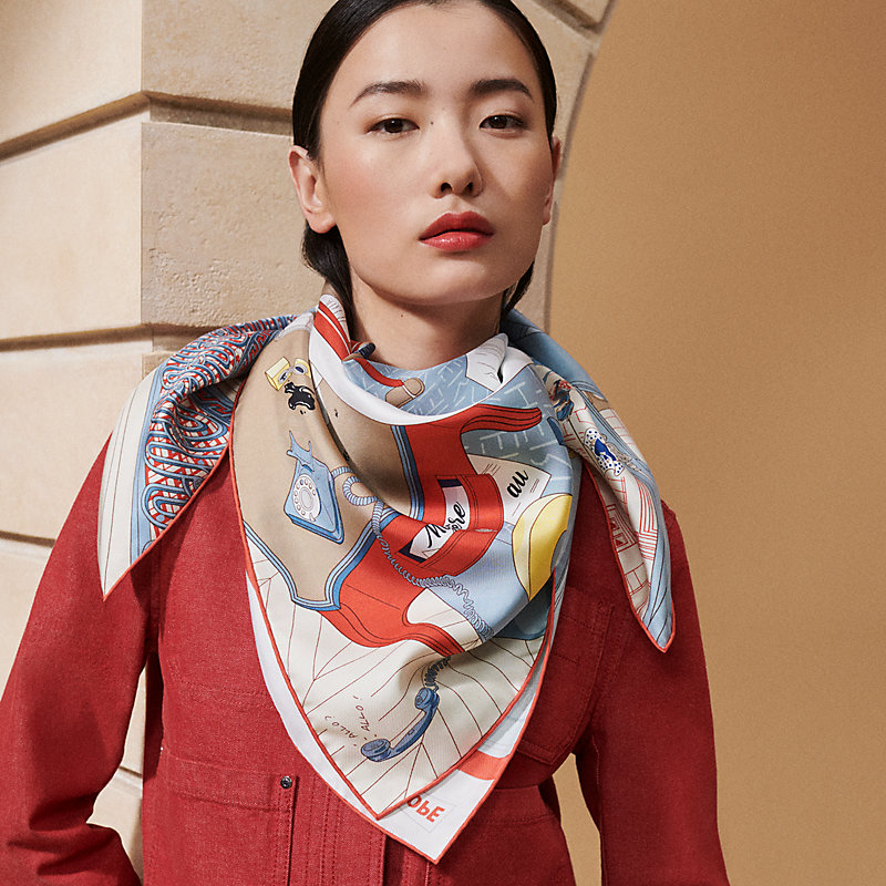 24号之谜”90方巾| Hermès - 爱马仕官网